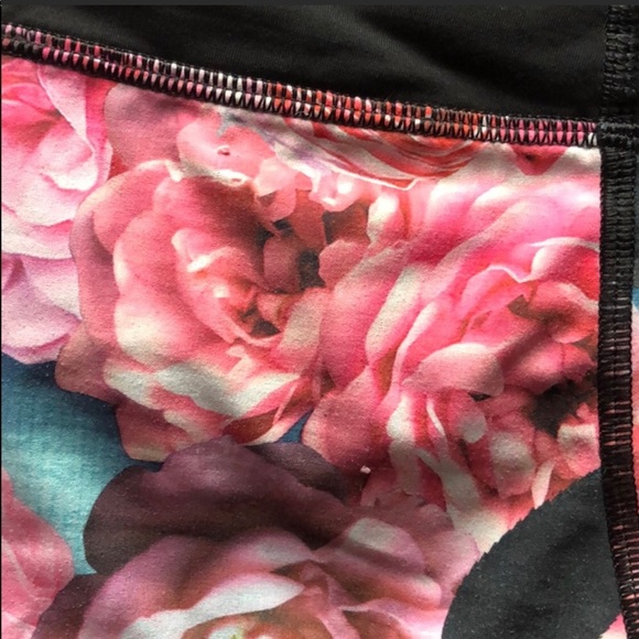 Lululemon secret garden speed shorts - Picture 4 of 4